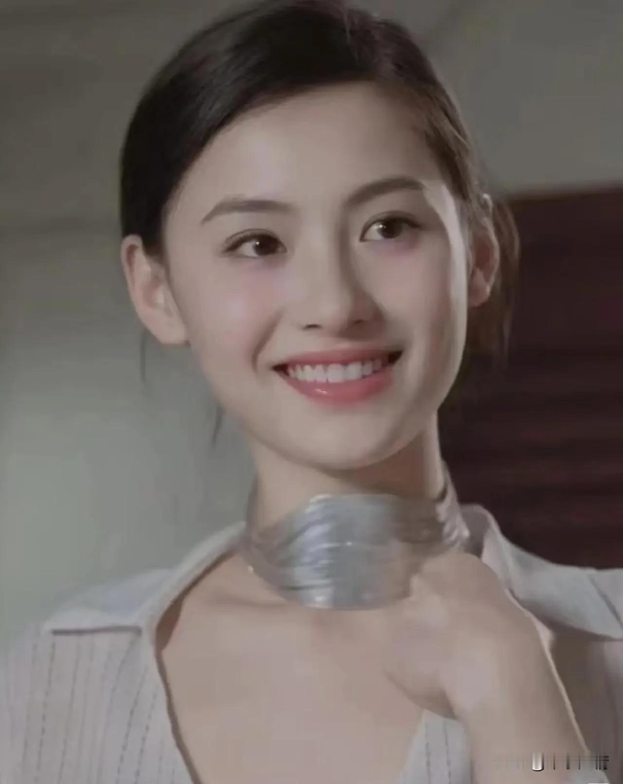 张柏芝，引发热议！
9月5日，张柏芝引起热议，原因是在华伦天奴晚宴上，张柏芝伸手