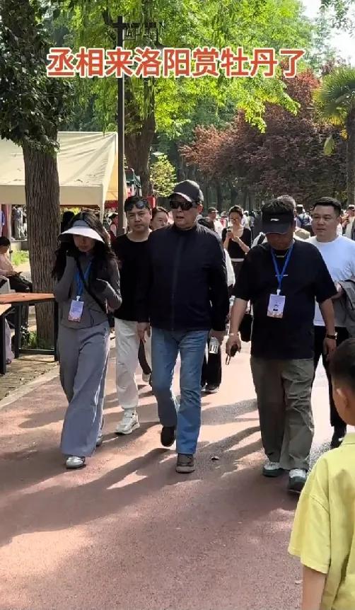 四月的顶流，是洛阳牡丹，也是唐国强！
老戏骨唐国强以“盛世隋唐使者”身份现身第4