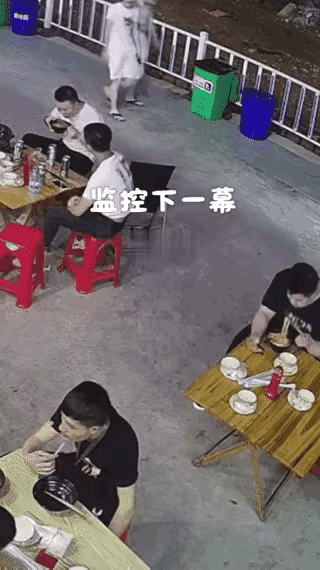 不懂就问，
这个是真的吗？
还是说故意为了拍视频？