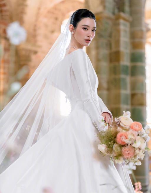 奚梦瑶婚纱超600小时手工制作 继6000元至数万元伴手礼、价值过亿的百克拉钻石