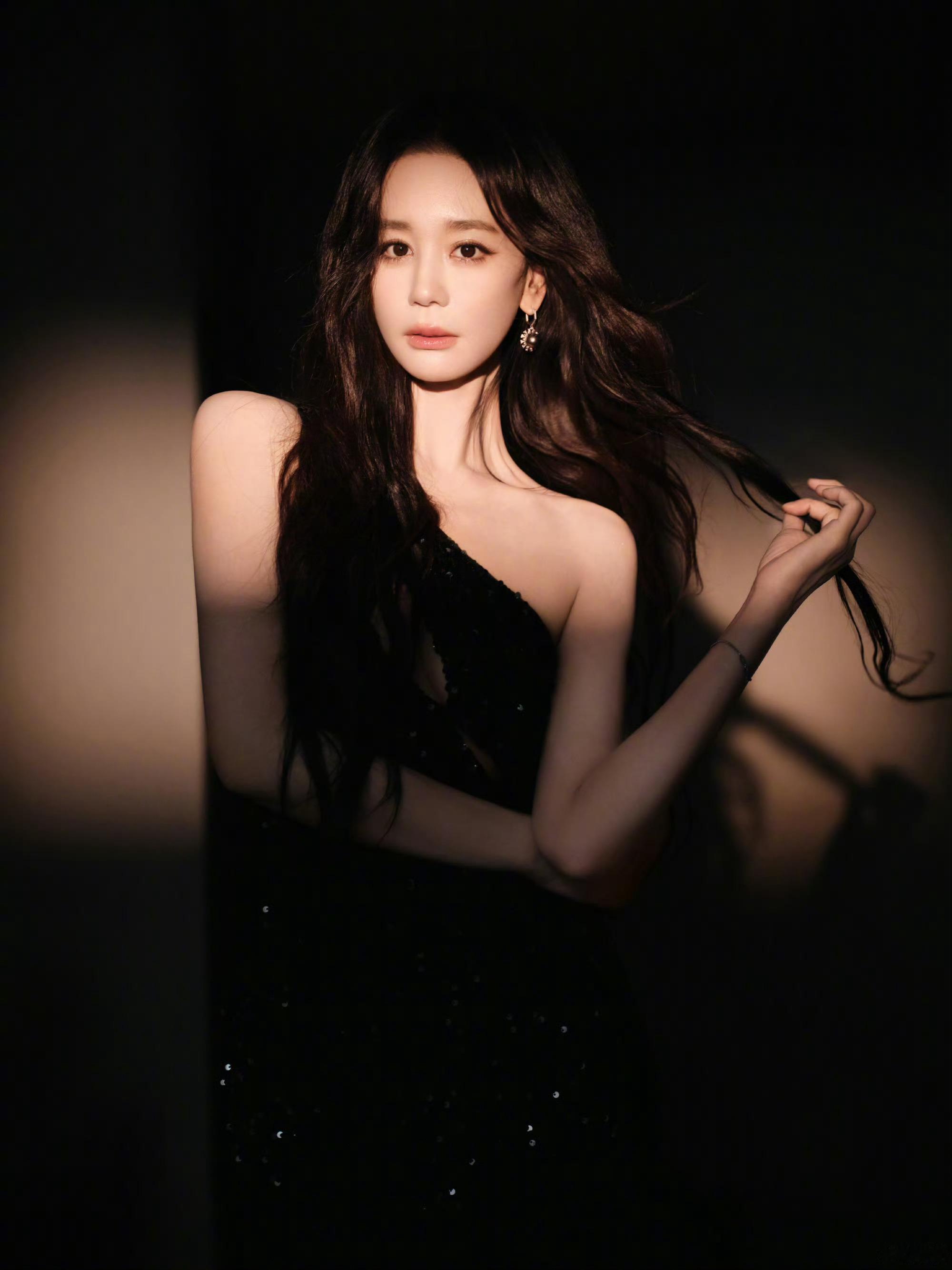 海陆五官整体都没有变化吧感觉比小燕子时期瘦了很多 