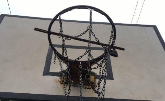 半场结束，辽宁队三分10中2，上海队三分5中1。两队打了20分钟加一起3个三分球