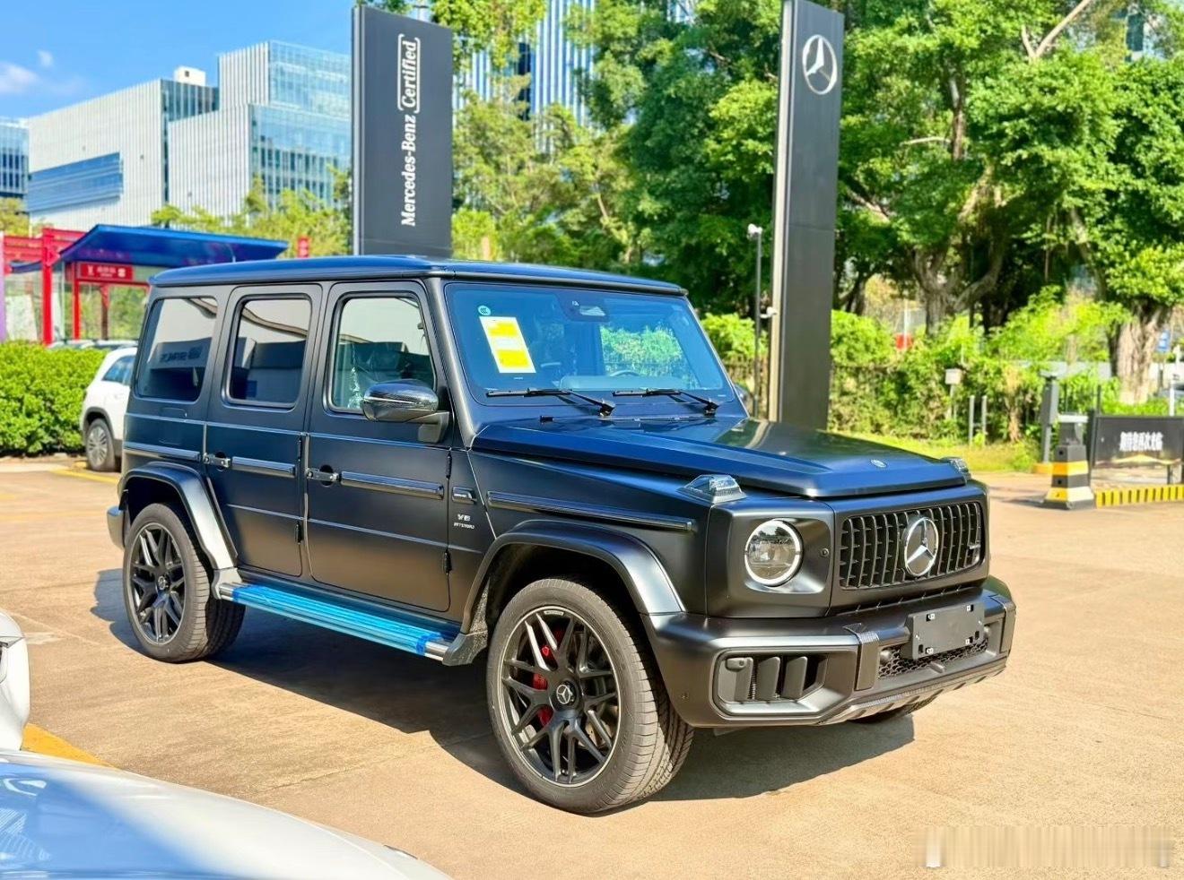 奔驰G63  哑光黑/红 957+哑光夜晚黑油漆88500+957孟加拉红内饰 