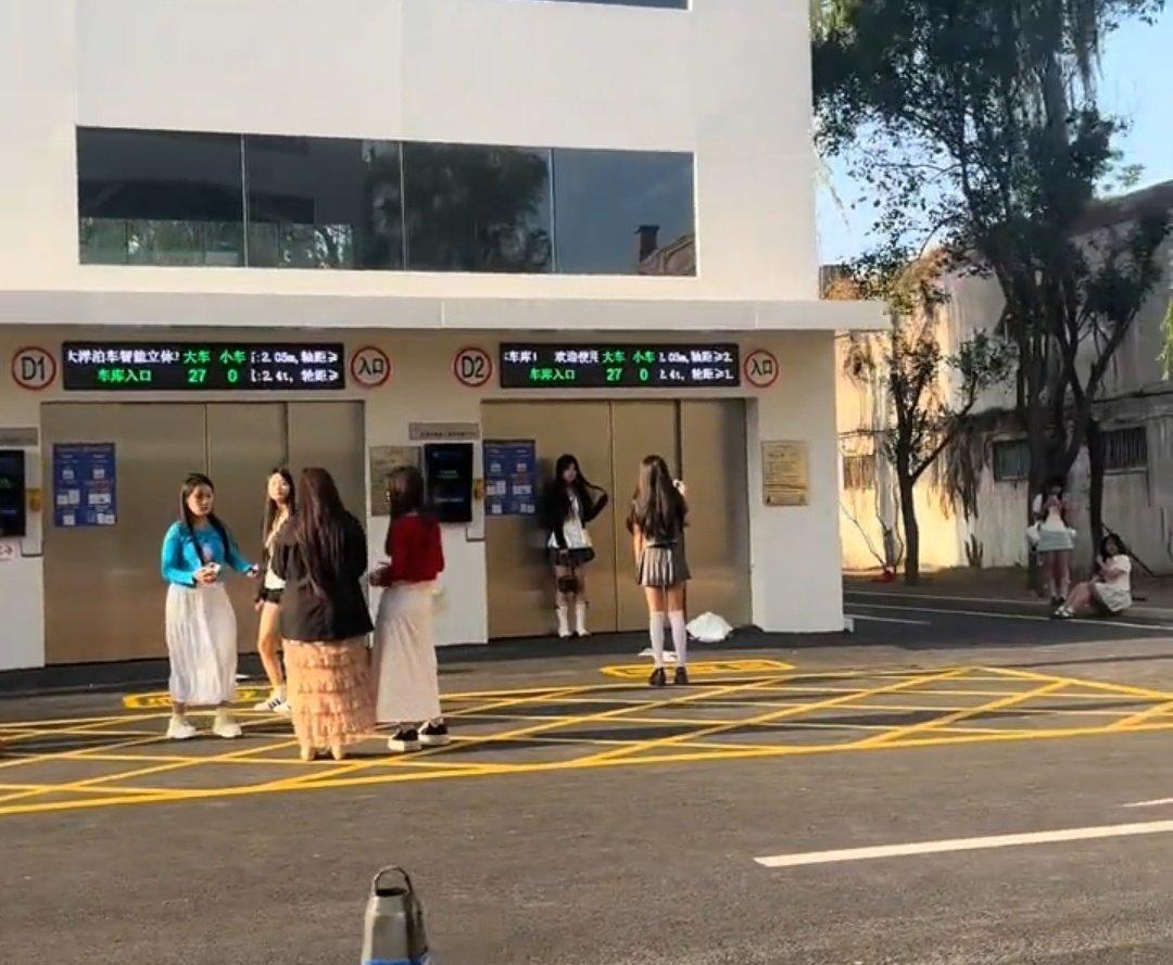 知道现在00后都哪里打卡拍照吗？河南火阳的一个立体停车场了，而且火去莫名其妙的，