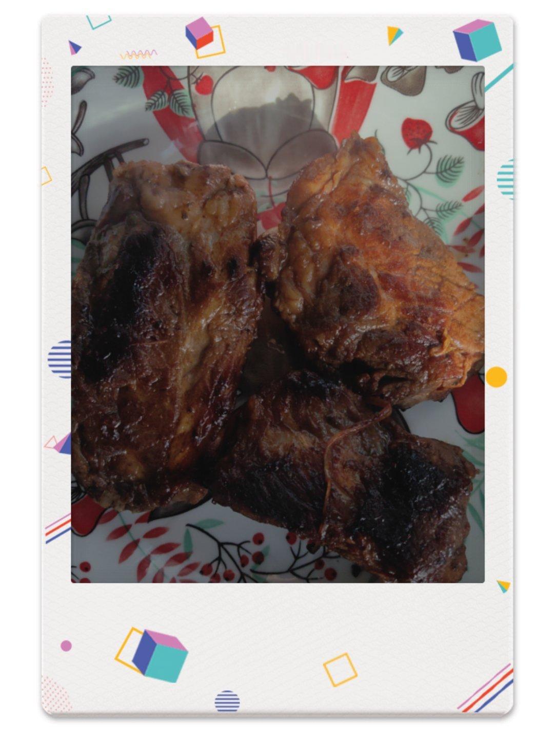 *碎碎念*大雪，得吃肉，大新流着大鼻涕说...排骨，上次烤的不太成功，这次用电饼