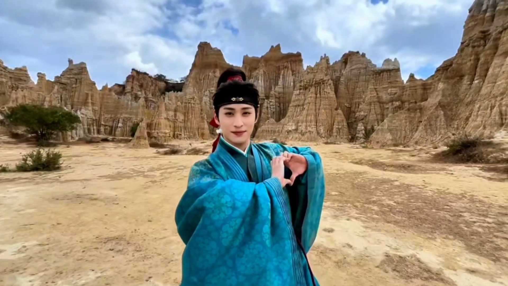 终于等到我们周槐的火苗摇古人版第一视角徐振轩穿古装跳火苗摇