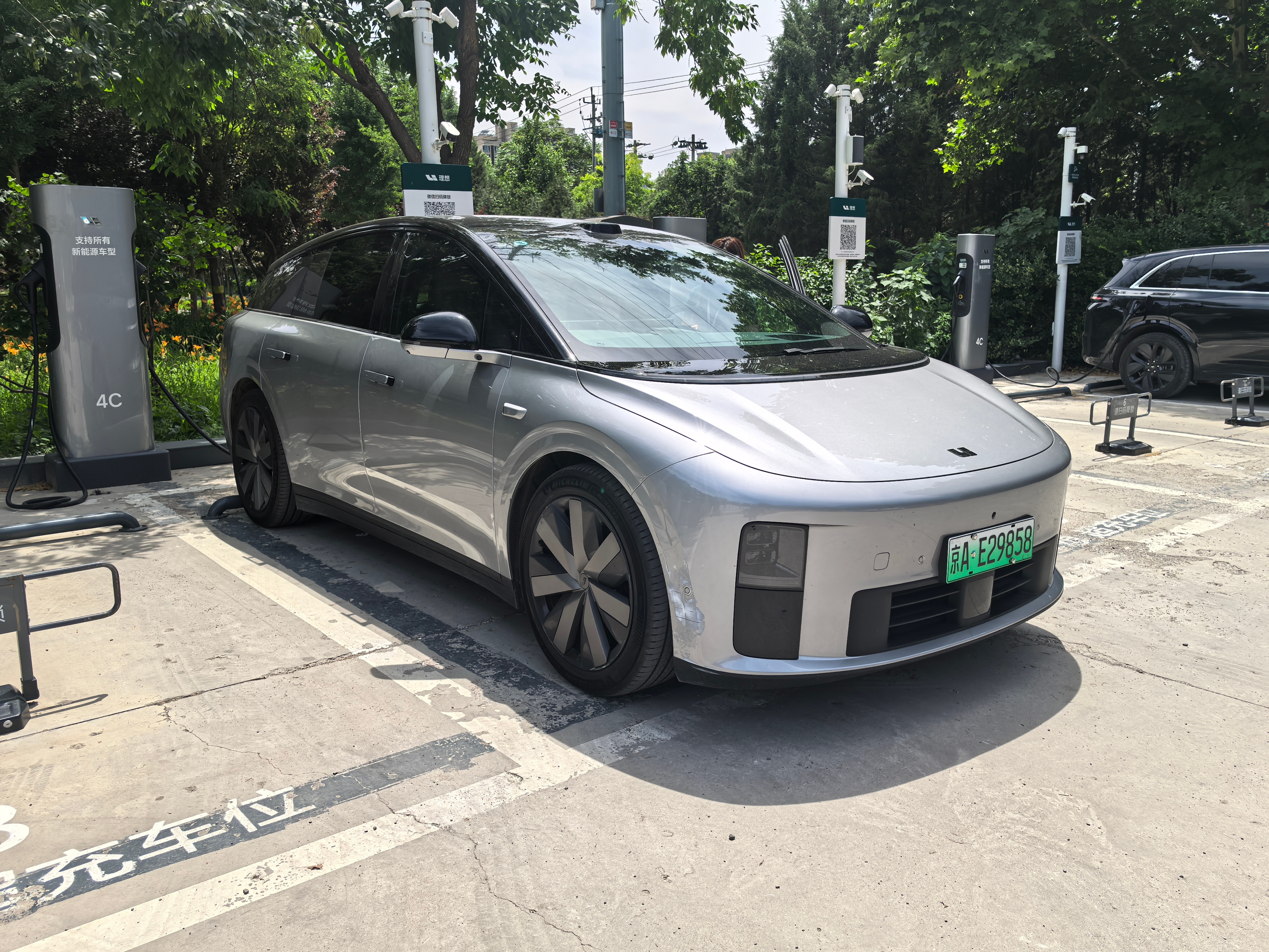 新车 放假三天 开了奔驰、宝马、雷克萨斯以及蔚小理六台车 够充实 