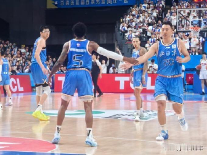 北京首钢兵强马壮力争五连胜…今晚，4连胜的北京首钢将客场挑战山东高速，后者虽然开