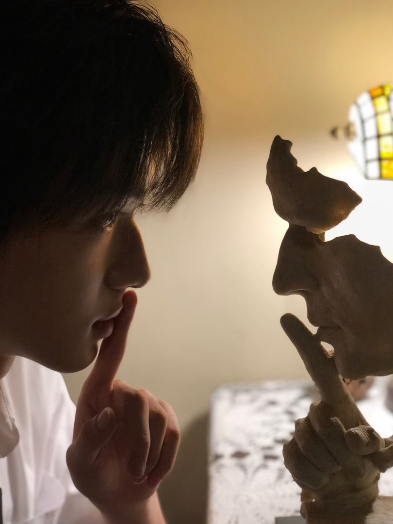 宋亚轩🐬 青年演员宋亚轩 🐚宋亚轩廿二启航声光织影 你的青春里没有我的影子但