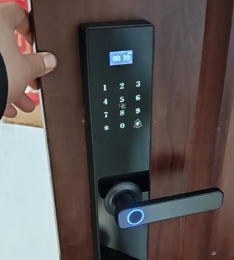男子万万没有想到，痴情暗恋是真的需要付出代价的！

近日福州市晋安区综治中心调解