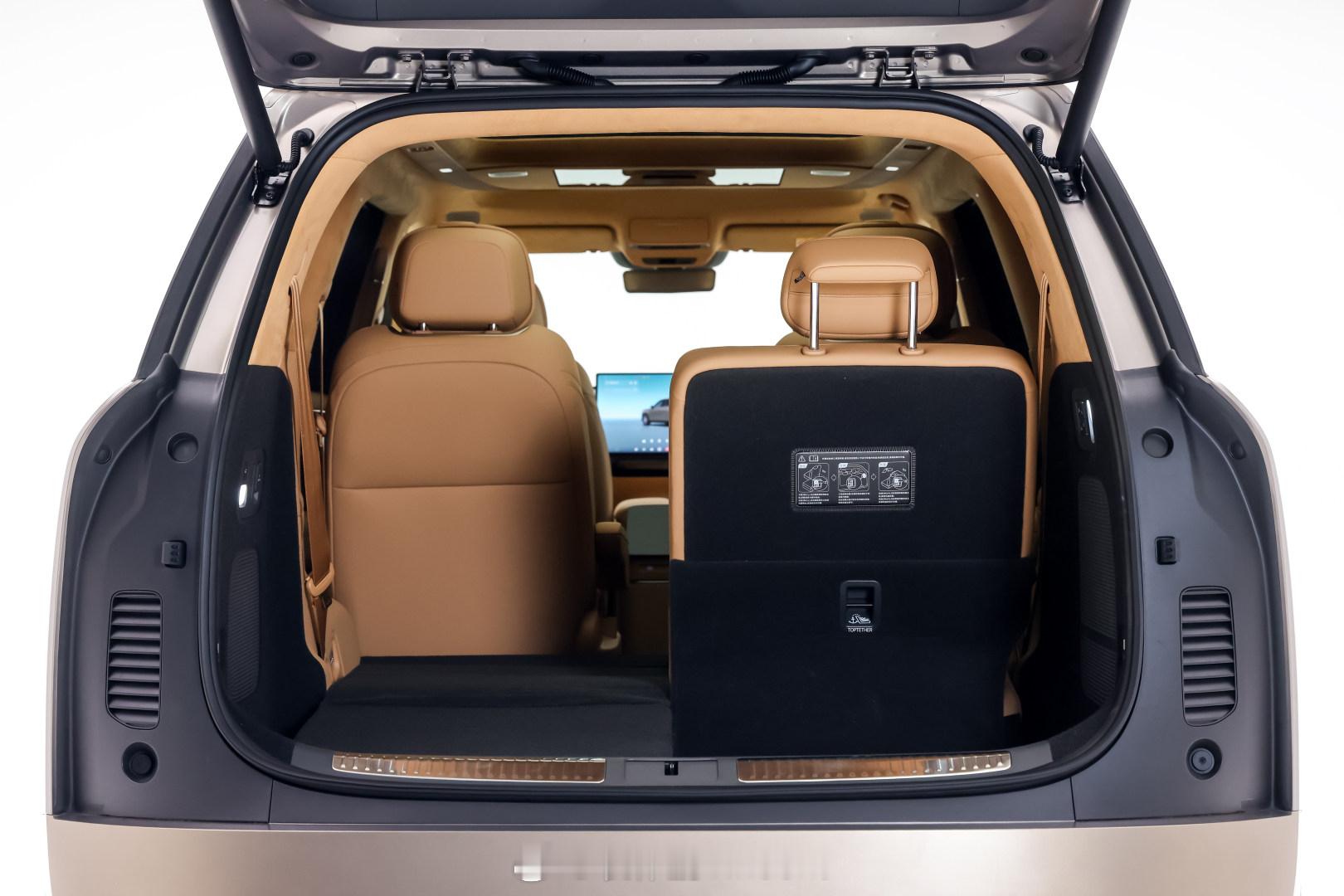 哇，X9那个令人羡慕的电动三折叠纯平后备箱空间，原来GX也有的轻松4/5/6座车