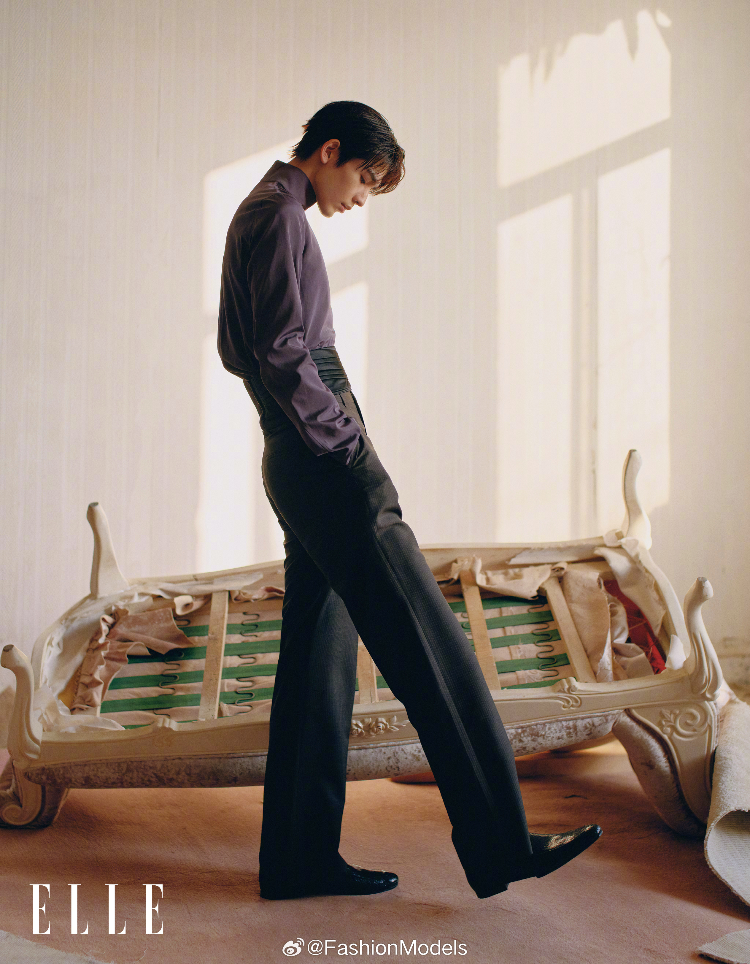 张凌赫ELLE 四月刊封面正式发布，恭喜张哥拿下首本五大女刊～张凌赫杂志 张凌赫