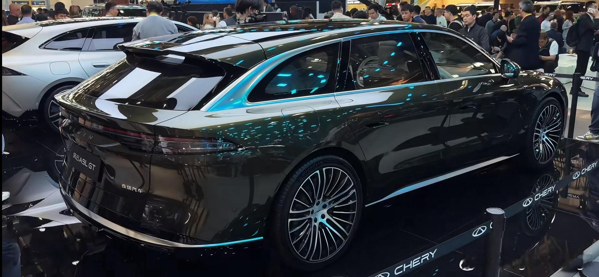 奇瑞风云A9L GT旅行车好家伙，这个旅行味儿够正啊！这奇瑞做旅行车竟然比其他几