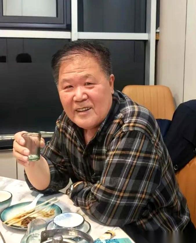 以前总觉得人生是场百米冲刺，油门踩到底，生怕被落下。
最近才突然搞明白，这TMD