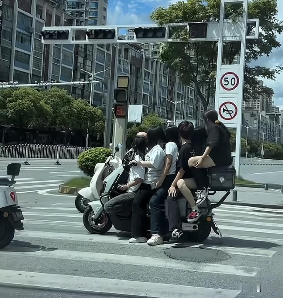 什么牌子的车？这是免费给厂家打广告啊