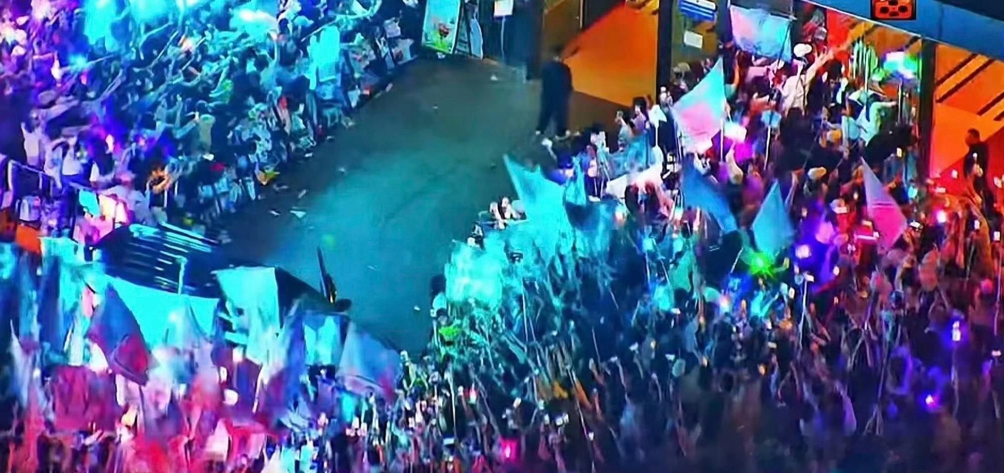 tg 今天橹穆两人线下灯牌（这样一对比橹毛真的把王橹杰保护的很好） 