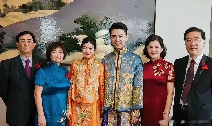 陈晓 陈妍希 可是我之前一直觉得陈晓他俩夫妻还是挺恩爱的呀？真的离婚了吗？ 