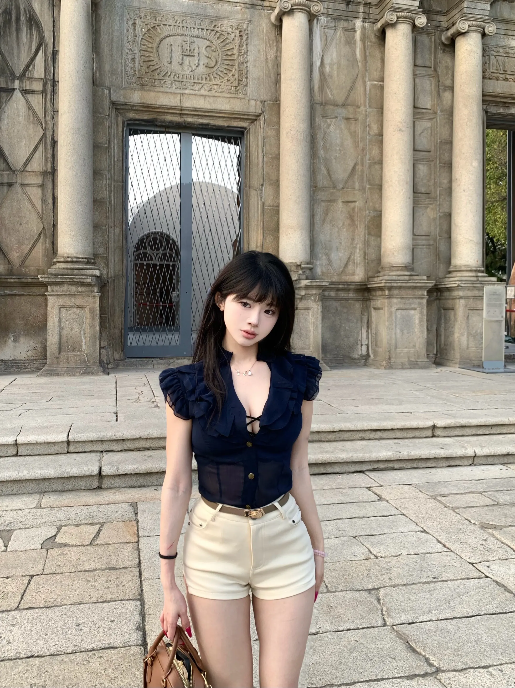 每天和零个男生产生感情纠葛，但仍坚持发伤感文案