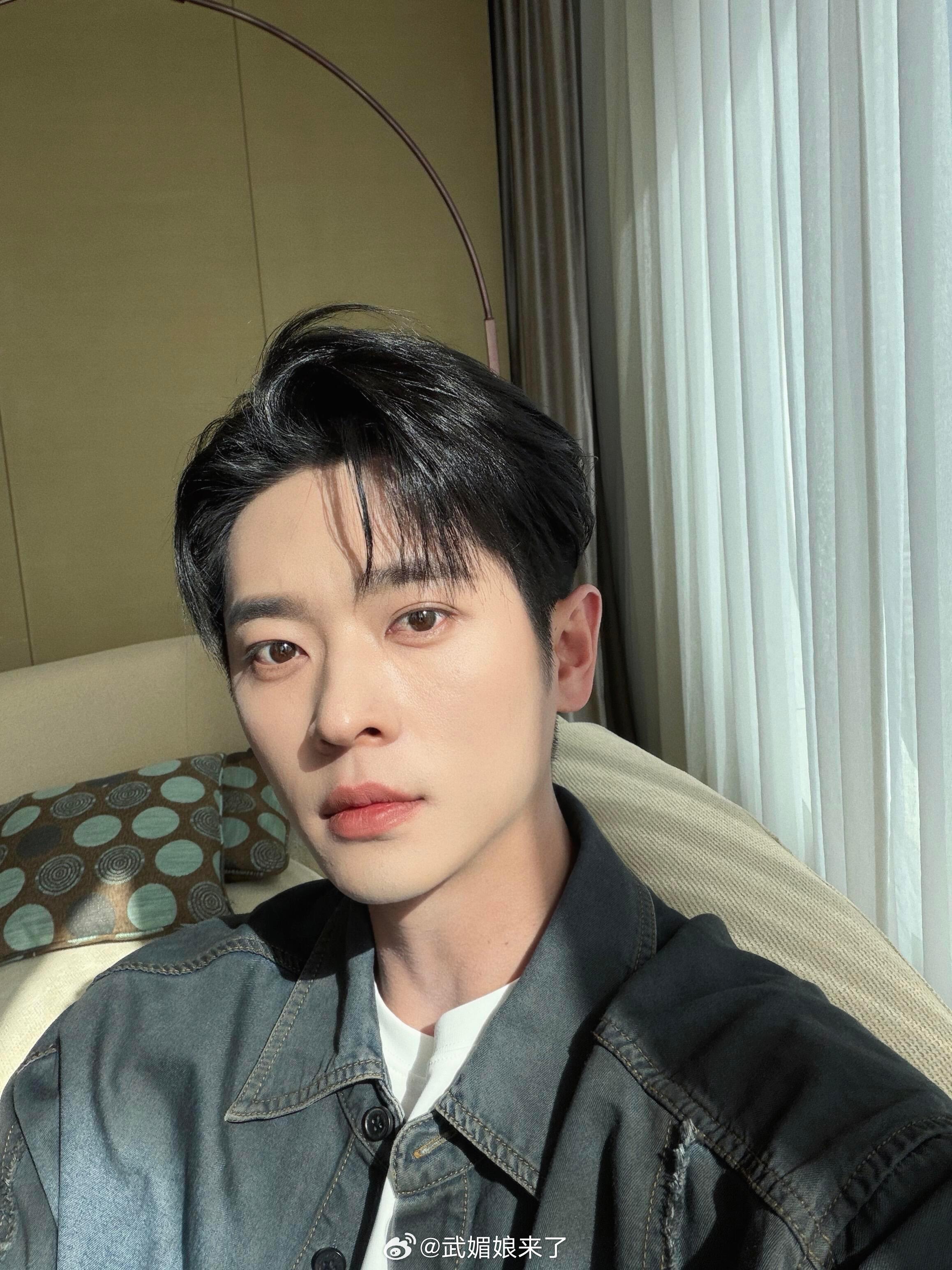 丞磊杀青第二天感觉已经很久没见了 