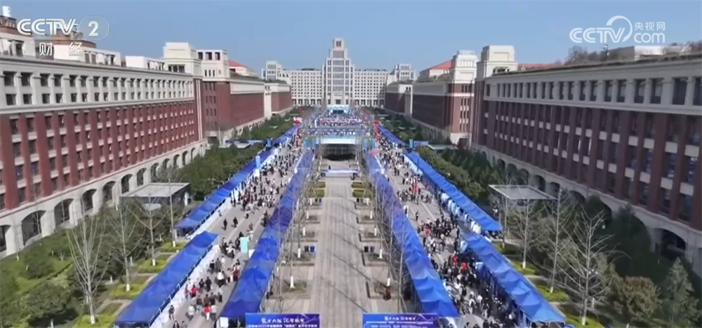 “十五五”时期加大保障和改善民生力度具体怎么干?路线图托起“稳稳的幸福”