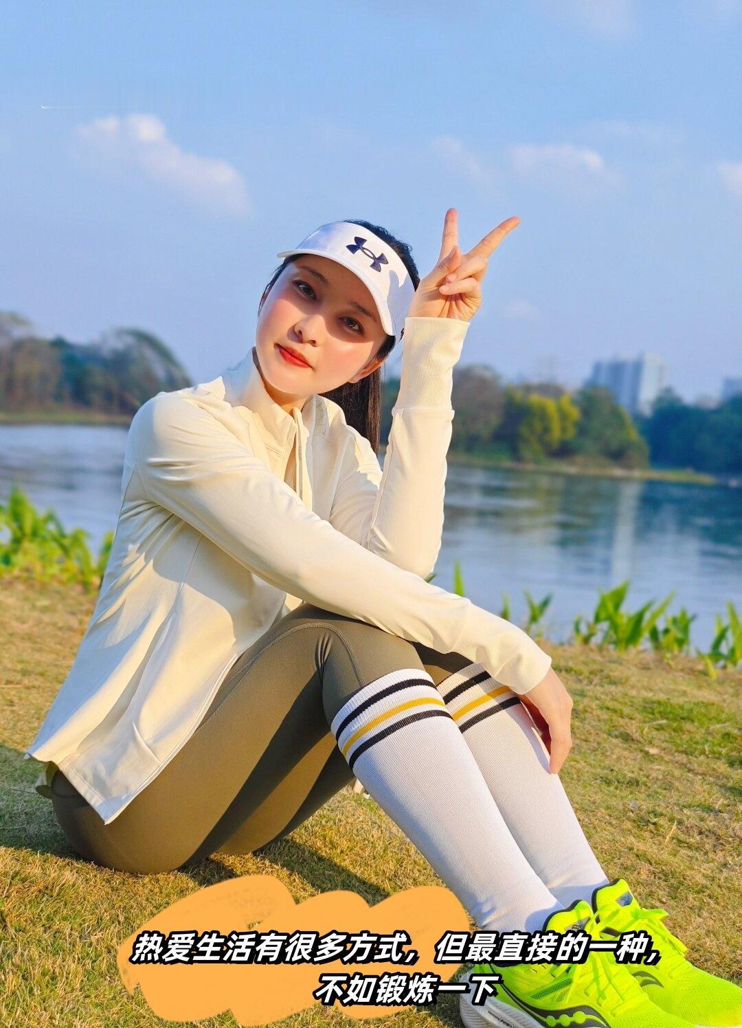 现在的人都爱上运动
       现在越来越多人爱上运动，原因很实在。追求健康是