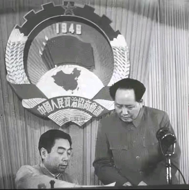 毛主席建国时力主全机构冠以“人民”，这套设计全球独一份。

1949年筹备建国阶