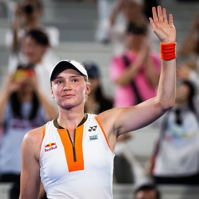 WTA500东京站展开女单1/4决赛较量，2号种子莱巴金娜以6-3/7-6(4)