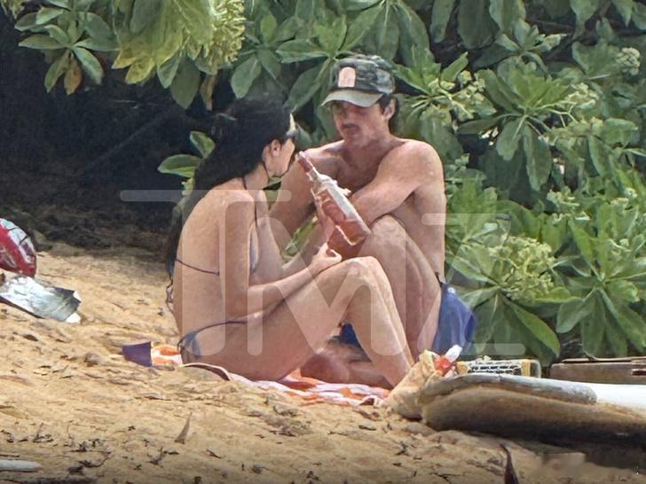 甜茶金小妹肯豆雅各布四人约会 据外媒，甜茶&金小妹、肯豆&雅各布·艾洛蒂两对情侣