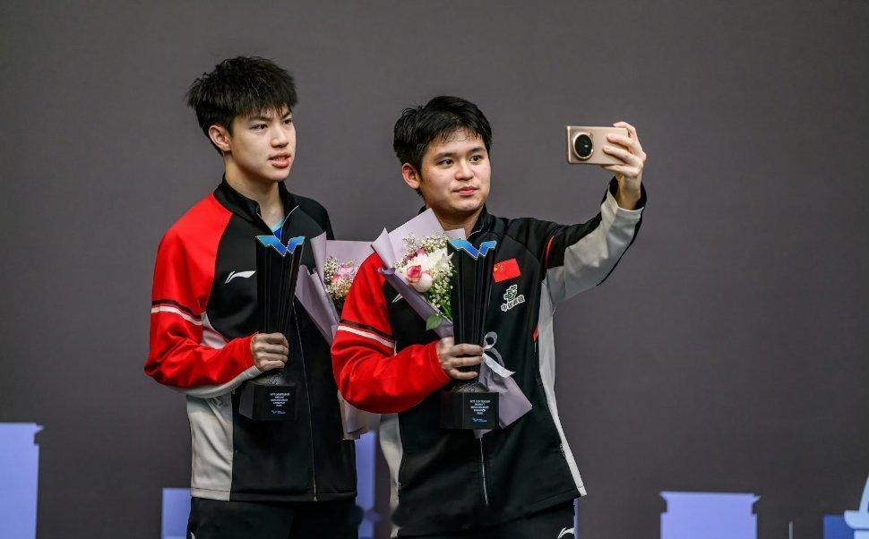 林诗栋黄友政男双夺冠WTT马斯喀特常规挑战赛男双决赛，林诗栋/黄友政3比1战胜弗