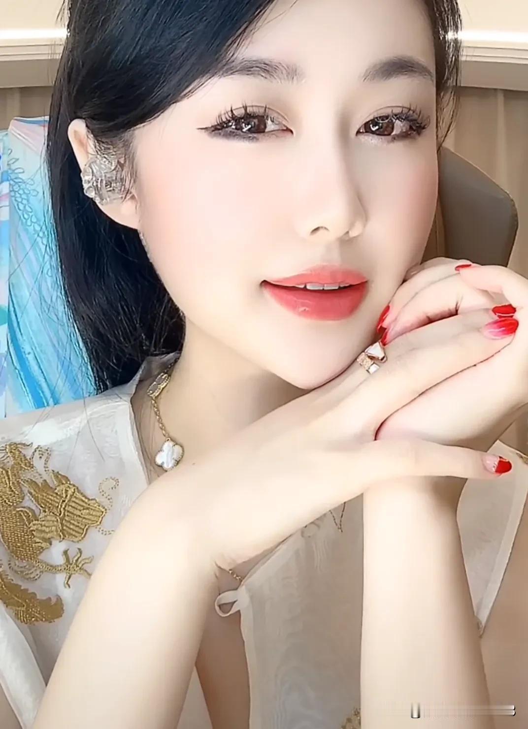 一个真正在乎你的人
总是会担心你会饿着
担心你会冻着
担心你会累着
担心你会没钱
