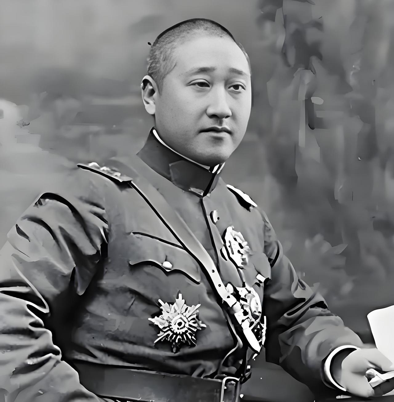 1925年，徐树铮穿着睡衣被拖下专列，冯玉祥咬牙下令就地枪决。部下因害怕迟疑不决