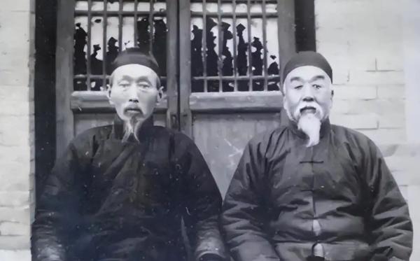 1947年，一个地主偷偷放走了地下党员，却被敌人发现。敌人找上门问罪时，地主不慌