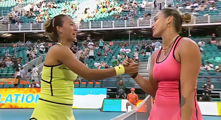 郑钦文：卡呀，你的发球太稳了，哐哐砸，跟炮弹似的[我想静静]
萨巴伦卡：文呀，你