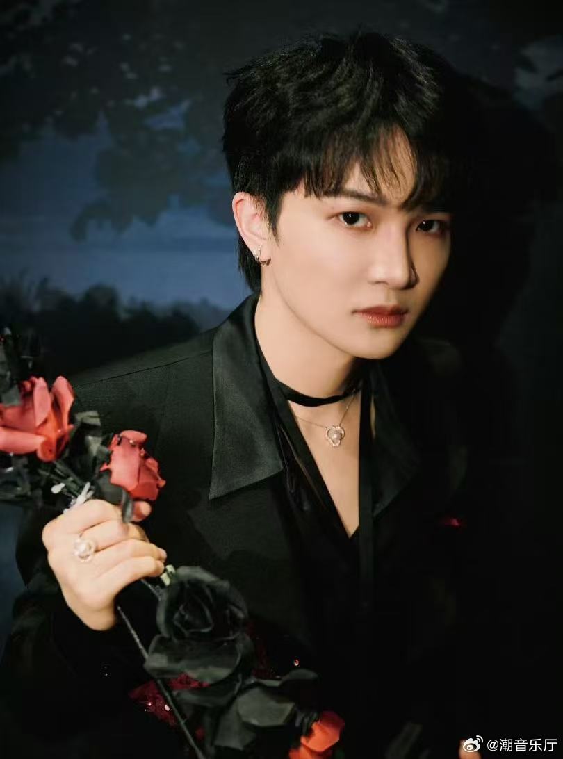 周深官宣出席阅文IP盛典阅文IP盛典以声为引穿越 IP 世界，周深亮相阅文盛典，