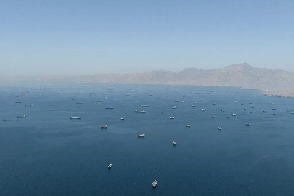 伊朗波斯湾海峡管理局星期五（6月26日）说，所有通过霍尔木兹海峡的船舶须按照规定