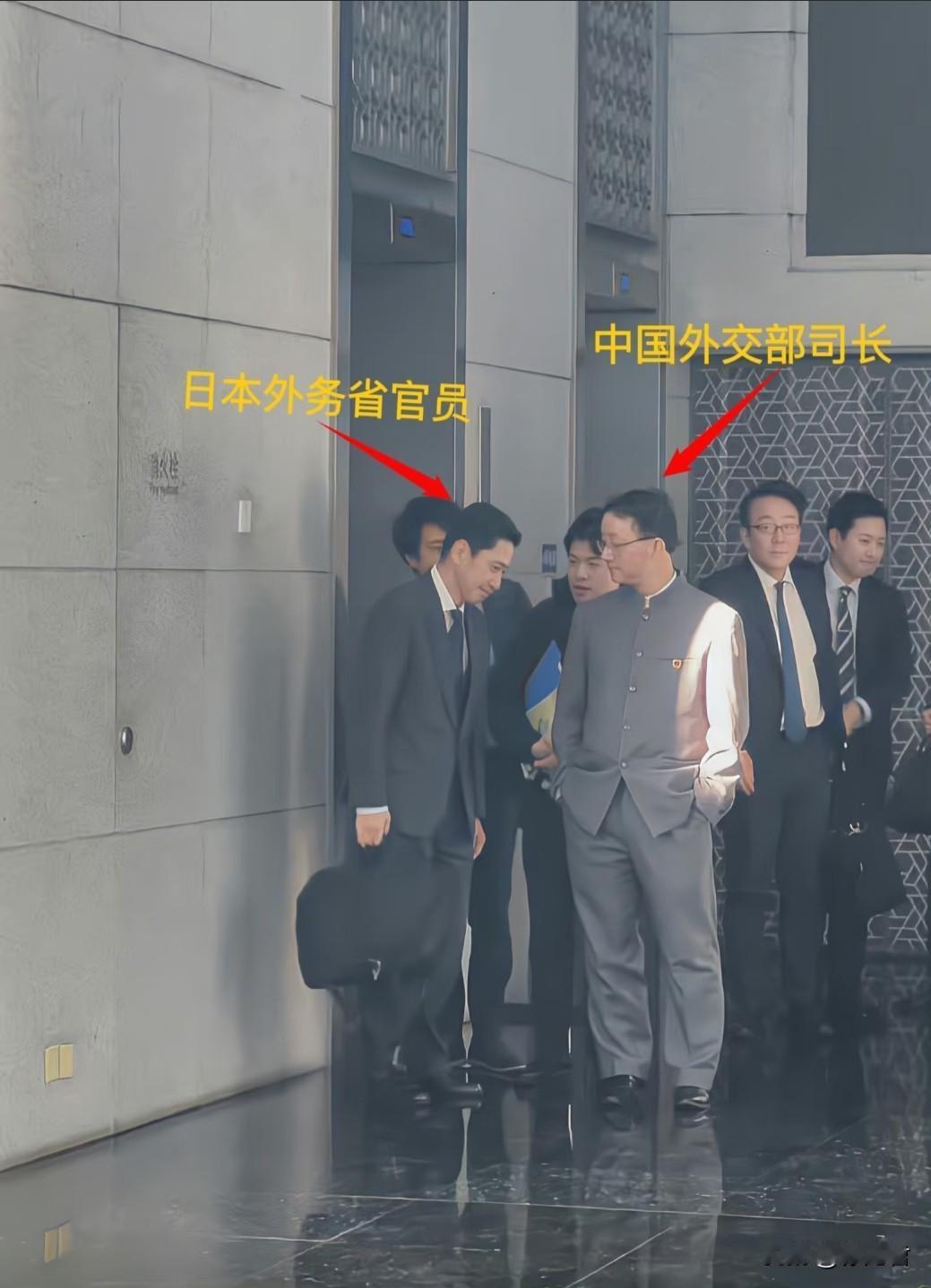 要不要原谅他们，感觉挺有诚意的。不过，历史是很好的老师，他们出尔反尔的行为真的不