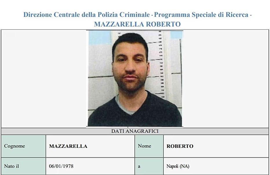 意大利警方成功抓获卡莫拉黑帮“马扎雷拉家族”头目罗伯托·马扎雷拉，他是该国最危险