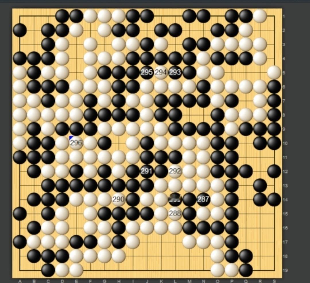 芮老又赢棋了

第六届梦百合杯世界围棋公开赛预选赛，中国棋手芮乃伟九段执黑在性别