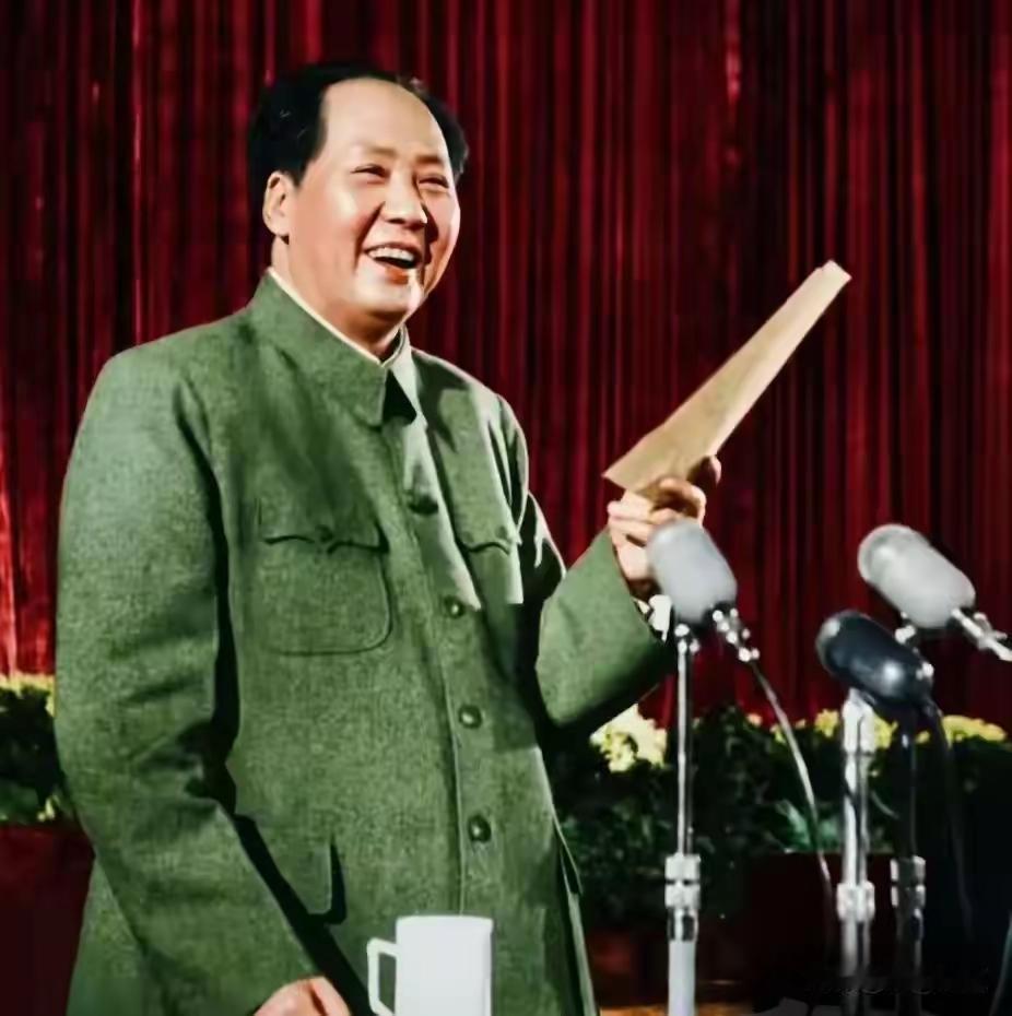 千万别糊涂！抹黑伟人，根本不是小事，直击国家根基
 
很多人私下疑惑，为什么绝不