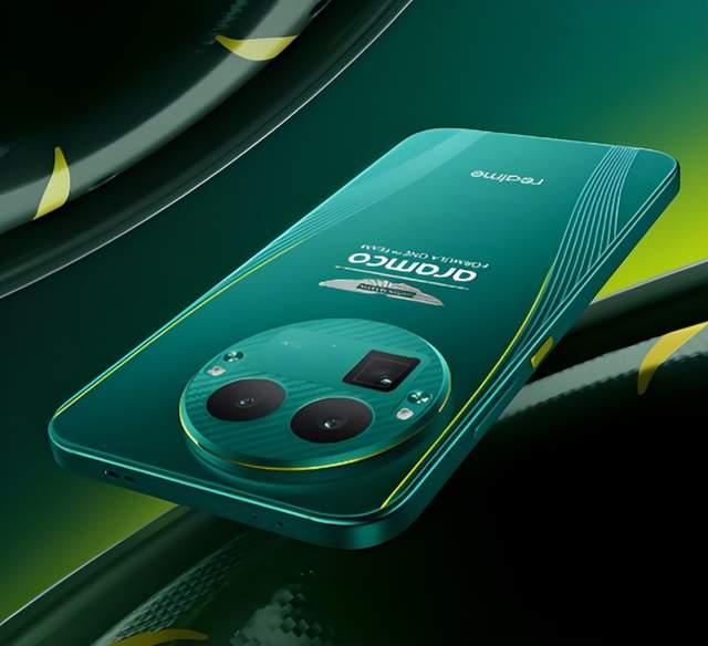 2026年了，直屏党终于支棱起来了！
2026年手机店旗舰机，十台还有六台是曲面