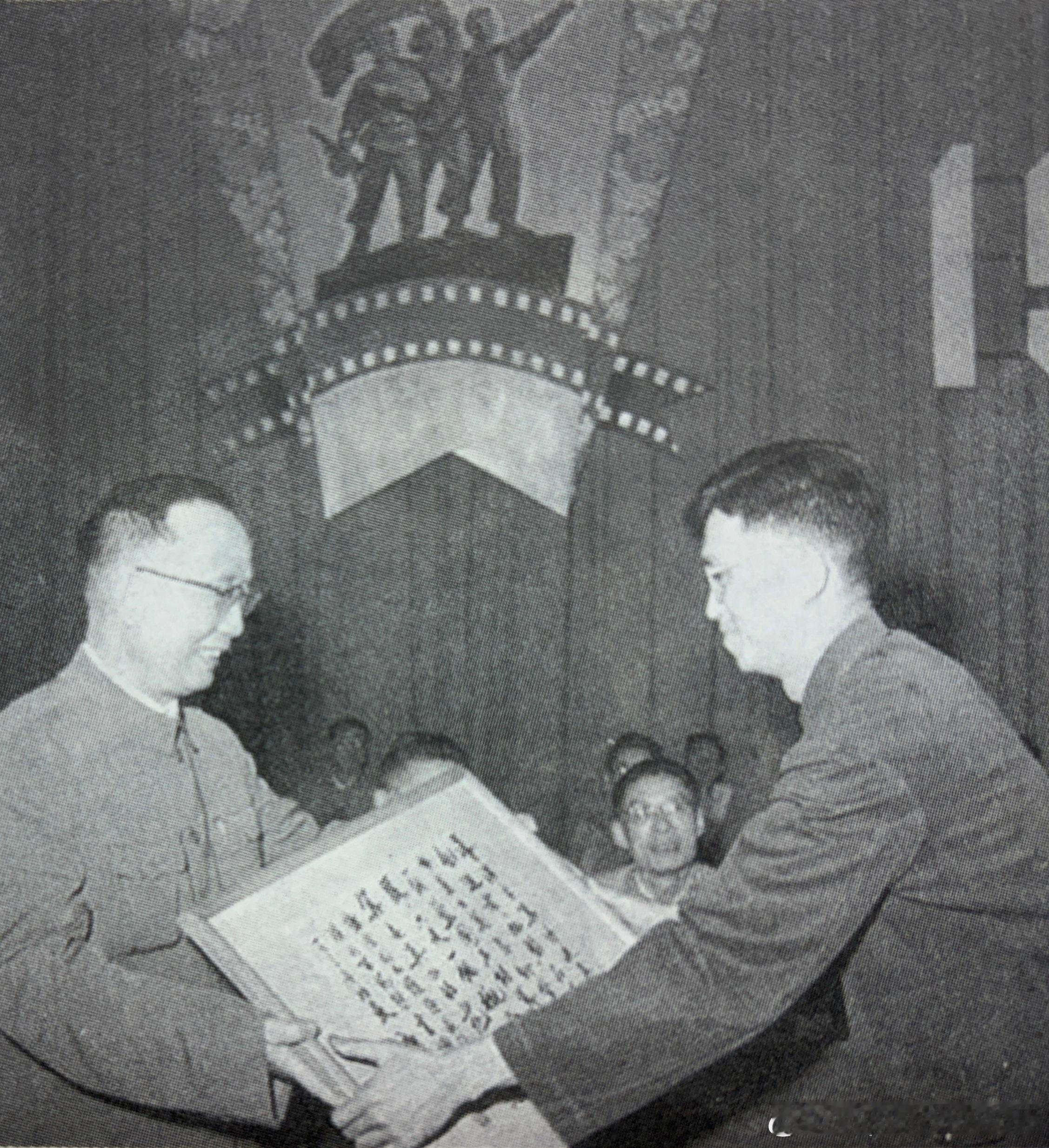 1962年5月22日第一届电影百花奖颁奖大会，谢晋荣获最佳导演奖历史影像 ​​​