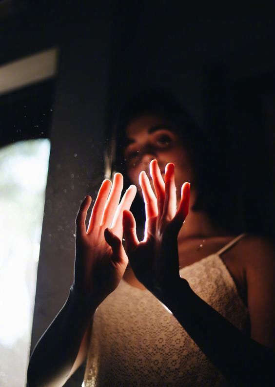 凡是你借出去的钱，不还给你的人，都会替你生病挡灾。他的运气和福报，也会因为对你的