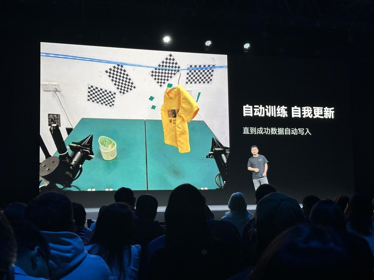 自变量发布的Wall-B：是世界统一模型架构的具身智能基础模型

最惊讶的是，W