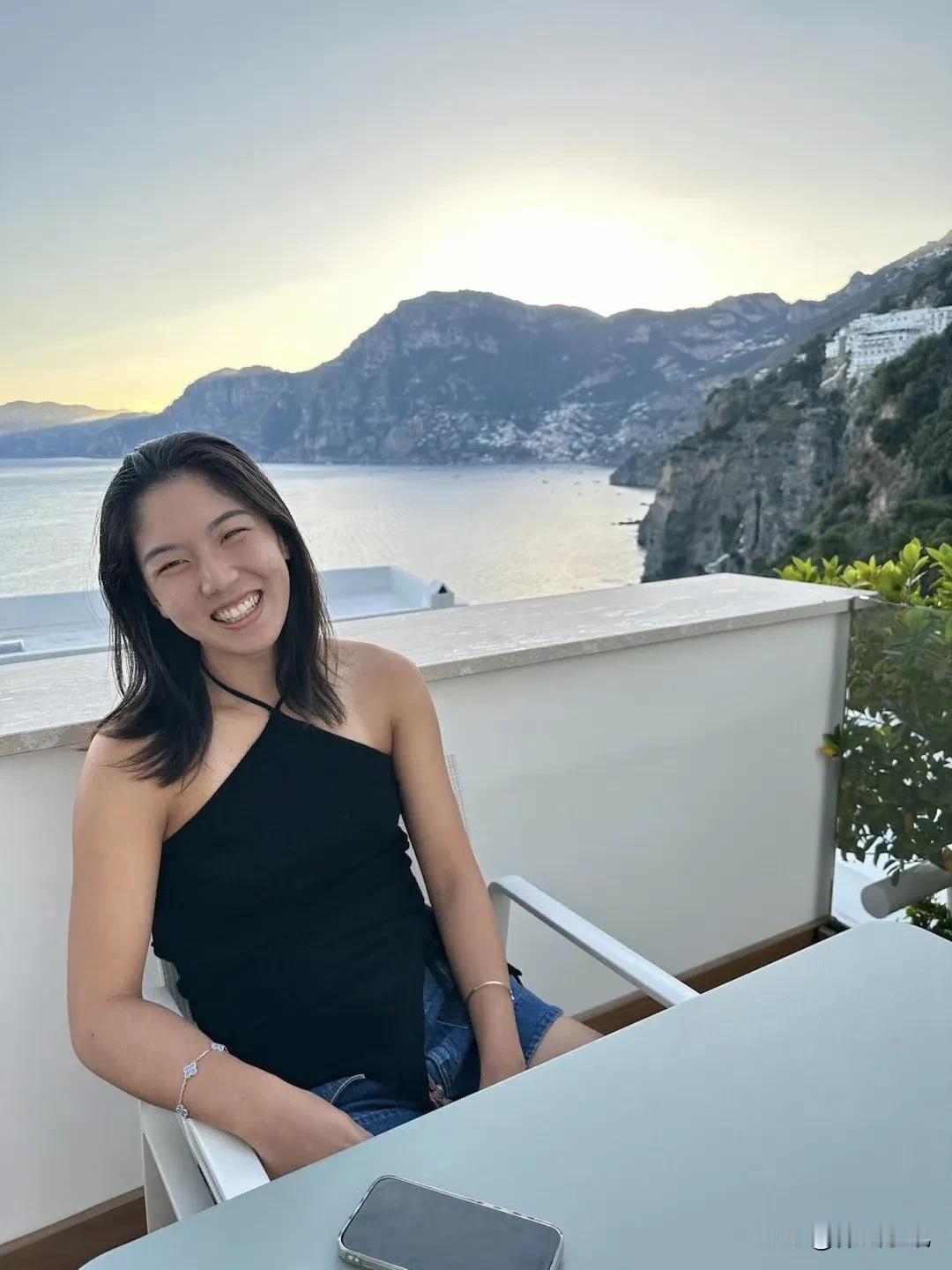 实话实说，网球运动员，我还是喜欢王欣瑜，长得漂亮，身材好，最重要的是她活的潇洒，