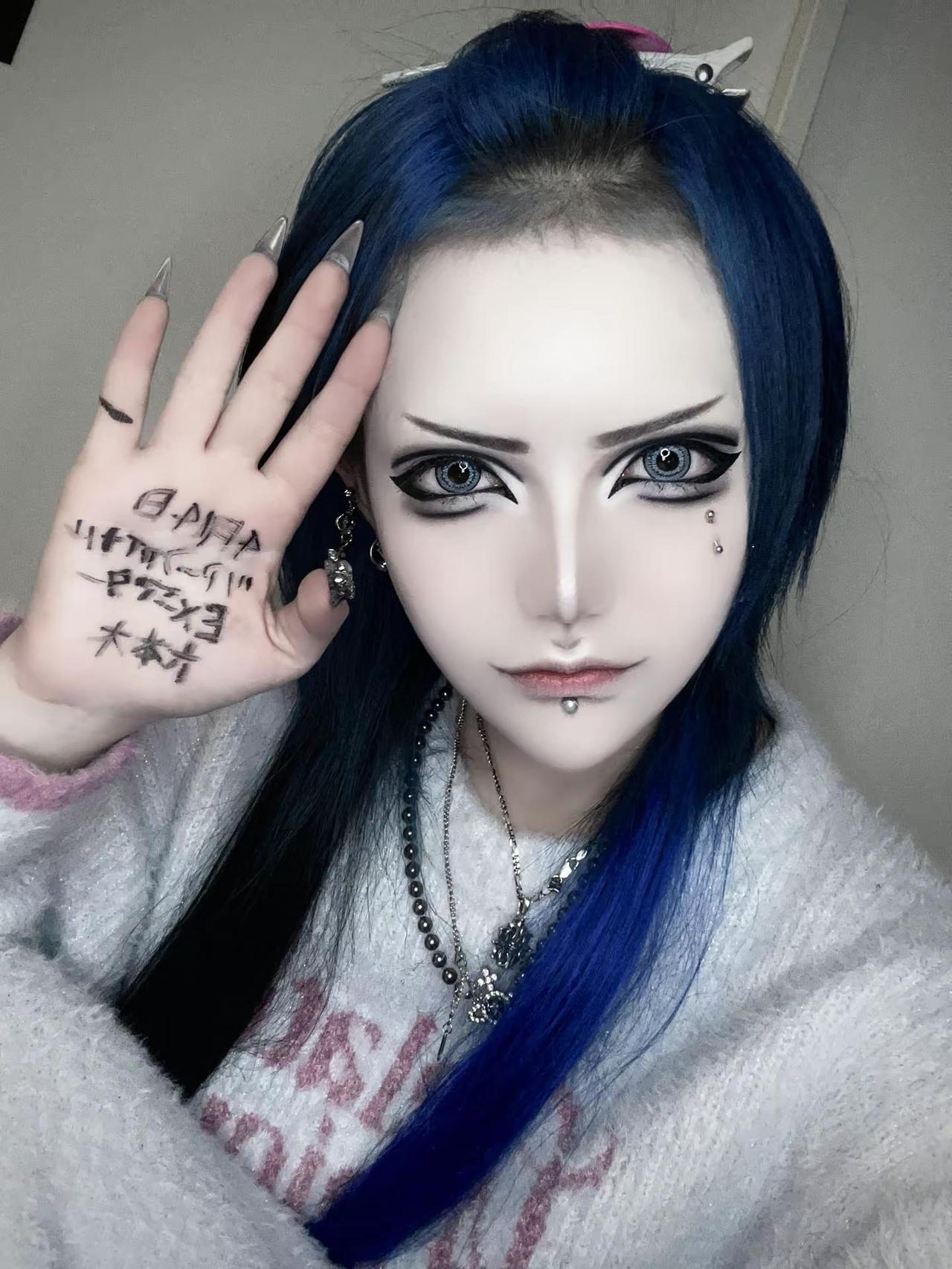 你已经被我催眠了，你现在最喜欢我，知道吗。