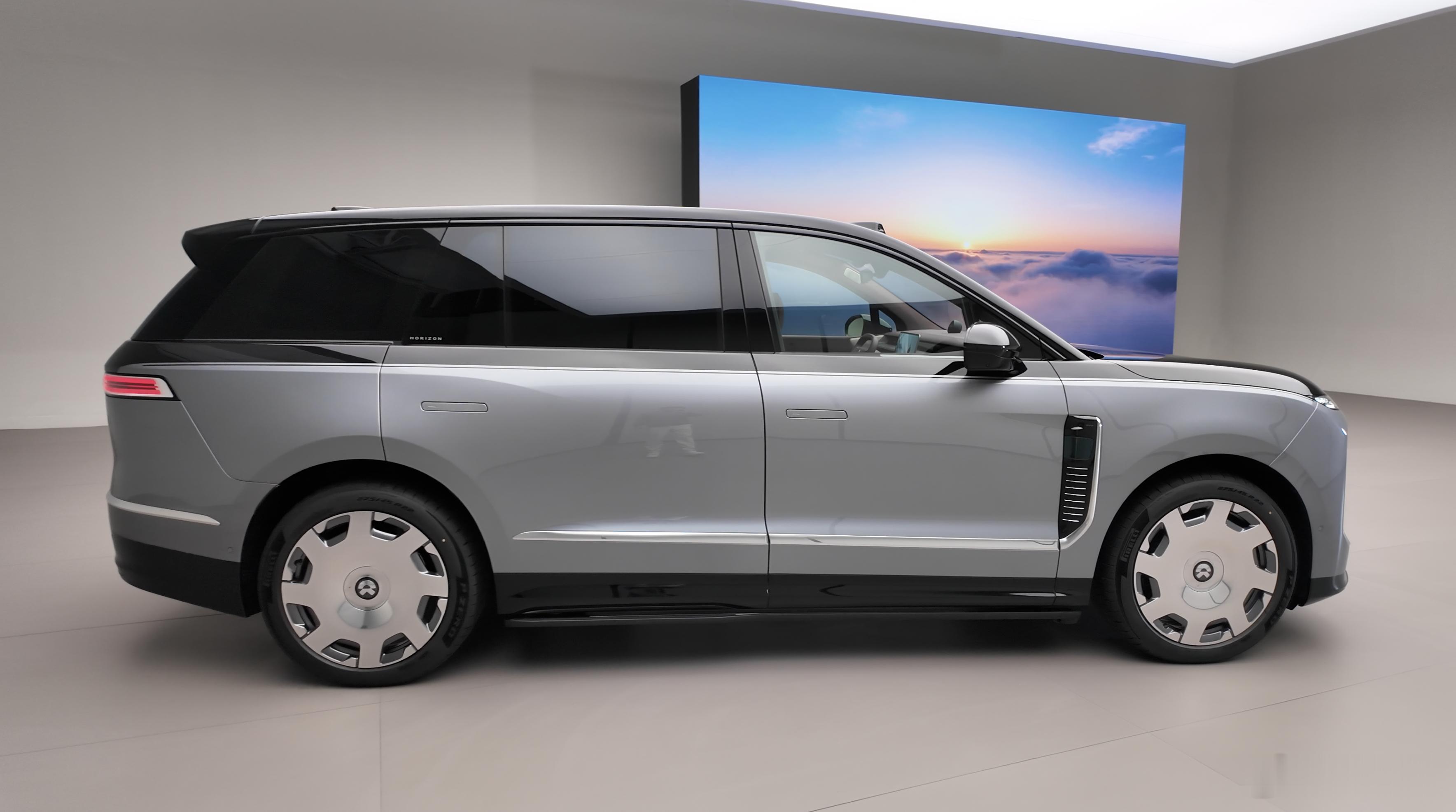 黑银双拼是个人感觉最适合蔚来ES9地平线版本的颜色，这个版本并没有配备23英寸的