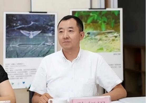 清华硕士陈行甲到巴东上任，发现“前任女县委书记”竟能在北京二环内轻松全款买下两套