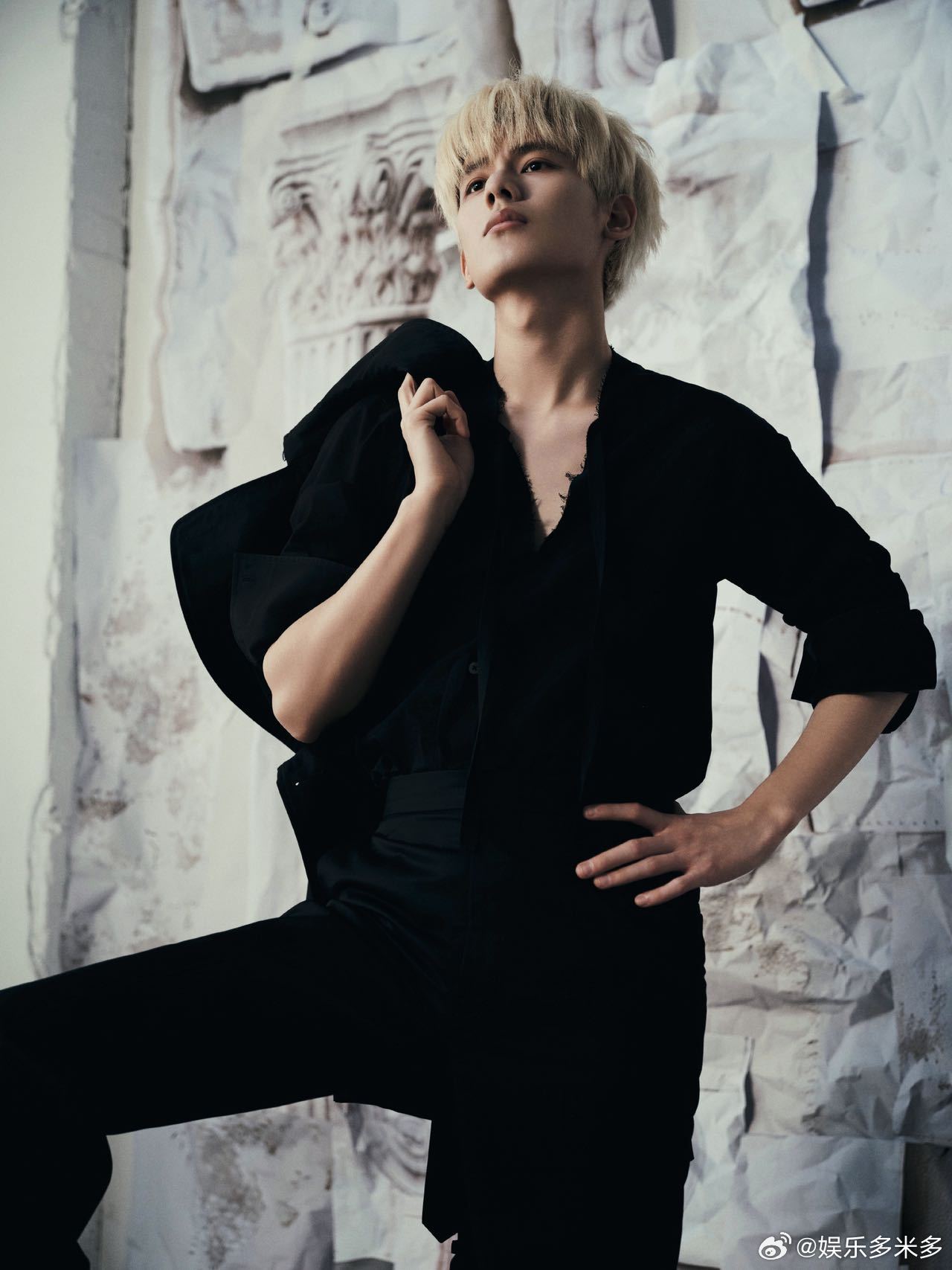 胡先煦金发刚用刷子刷的胡先煦刷子是头发做的 合理又搞笑！不管是刷的还是做的，金发