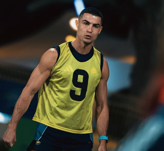 C罗将寸头进行到底