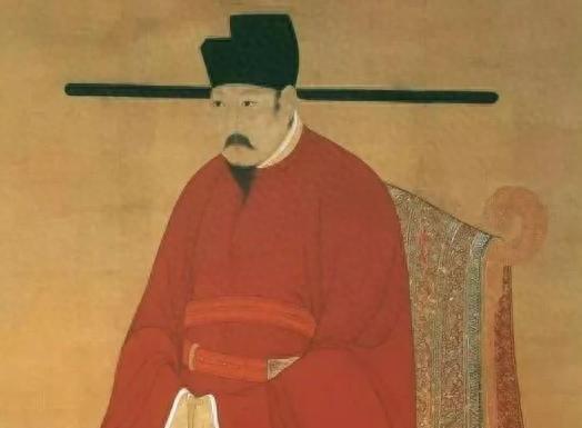 服侍了宋仁宗近30年的心腹太监，为他梳头时，不小心看到奏章内容，忍不住小声嘀咕：